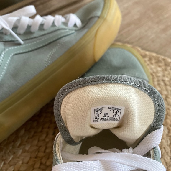 Men’s Vans - Picture 7 of 11